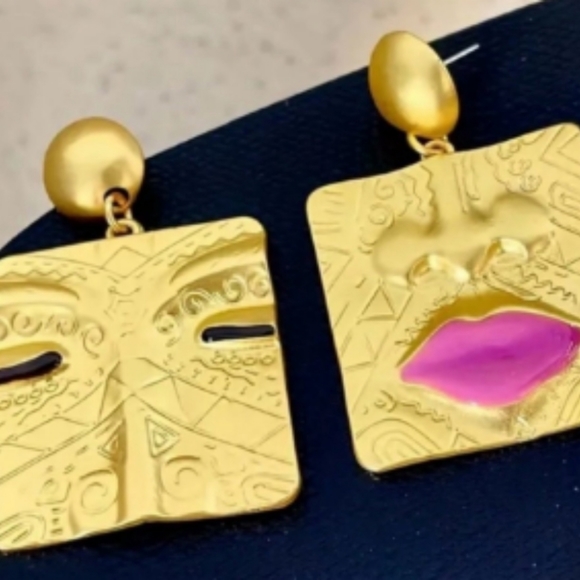 Gorgeous Gold Tribal earrings! New With Tags! - Picture 6 of 6